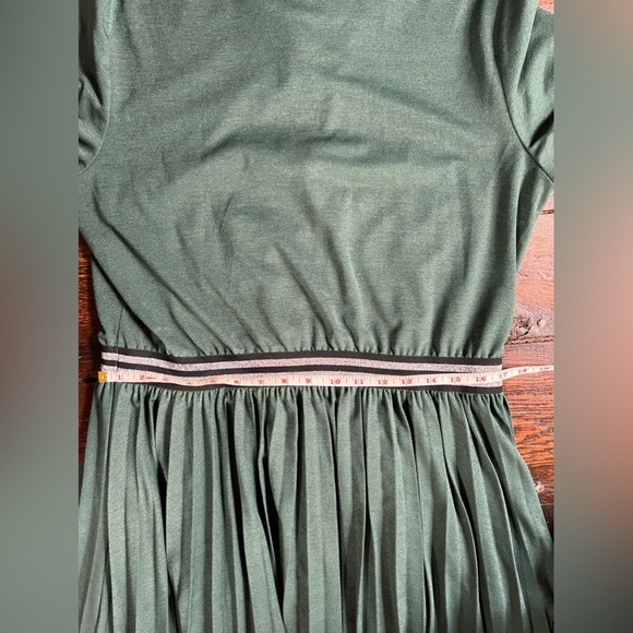 Margot & Clemence green knee length dress size 14 long sleeve heavy lined - Picture 6 of 9